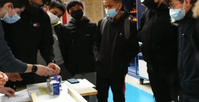 photo  petit bolide équipé pour tester sur la piste de plusieurs mètres.  &copy;  ouest-france 