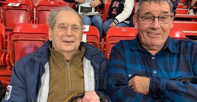 photo  salomon herscu a retrouvé alain delhommeau à antarès.  &copy;  le maine libre 