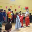 photo ateliers, chants, danses ont ponctué l’après-midi, avec en point d’orgue, un défilé dans la commune. les enfants étaient ravis de partager ce moment festif avec leurs parents et la joie se lisait sur les visages épanouis.