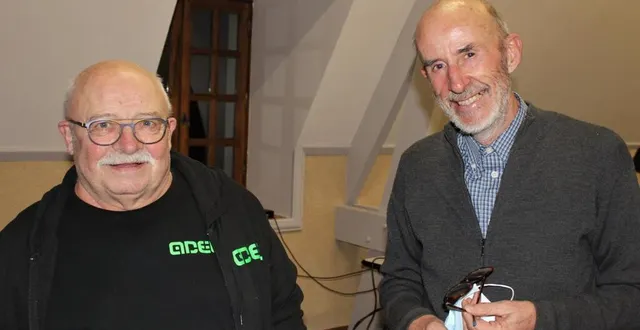 photo  alain meunier, président de l’association pour le développement des loisirs, et yves roinson, un amoureux des grands sommets.  &copy;  ouest-france 