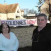 photo  pour s’opposer à l’implantation de plusieurs éoliennes, marie-pierre grosselle et jean-claude avelline ont créé le collectif 12 ponthouin, à mézières-sur-ponthouin. ils multiplient pétitions et réunions d’information. 