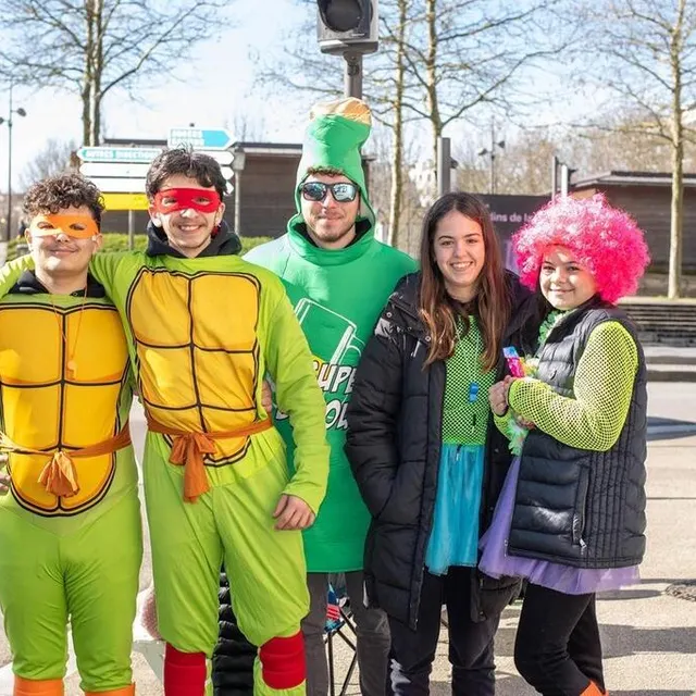 photo comme un air de carnaval, ce mercredi 9 mars, en bas de l’avenue de paris.  ©  co – eric chauvet