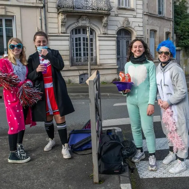 photo la rue de l’espingole aux couleurs du père cent.  ©  co – eric chauvet