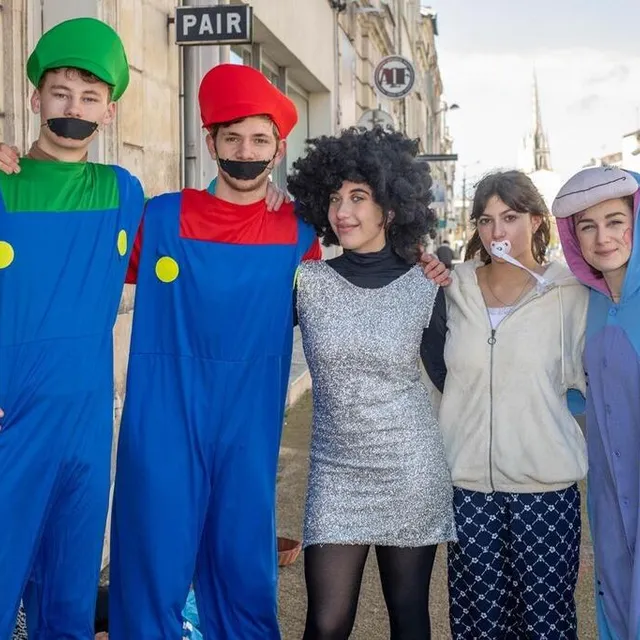 photo un quintet haut en couleur, rue de la gare.  ©  co – eric chauvet