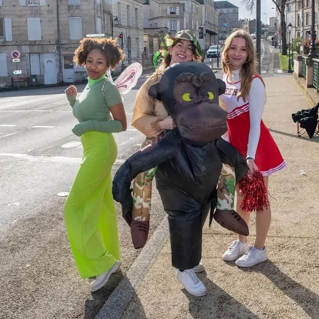 photo gare au gorille sur le pont main !  ©  co – eric chauvet
