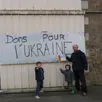 photo les enfants de jérémy l’aident dans son projet.