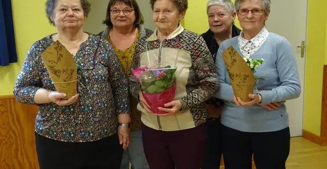 photo  nicole bignon, paulette lenoir et paulette blot, fleuries par jocelyne janvier et jocelyne rolland.  &copy;  le maine libre 