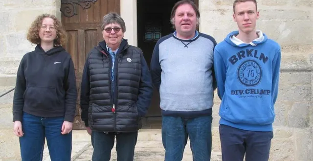photo  de gauche à droite : léa millot (service civique), anne-marie foubert, laurent dutertre (historien local), mathieu lebrun(service civique).  &copy;  ouest-france 