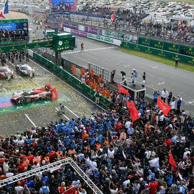 photo la foule à l’arrivée de la 89 e édition des 24 heures du mans. ?  ©  franck dubray / ouest-france