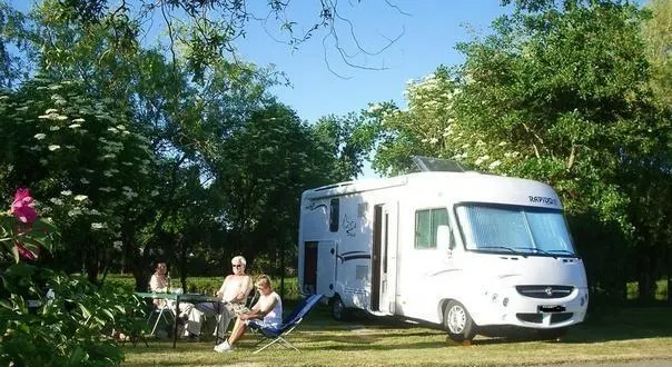 photo  après la tente, la caravane, les campeurs passent souvent au camping-car.  &copy;  ouest-france 