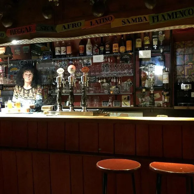 photo cathy aubine, patronne du chabada, à landigou, avec son mari marc.  ©  ouest-france