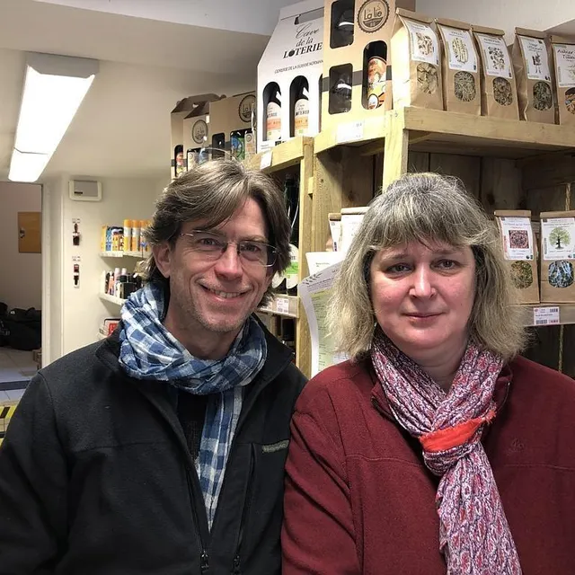 photo ludovic et nathalie le guennec tiennent l’épicerie de la carneille depuis trois ans et demi.  ©  ouest-france