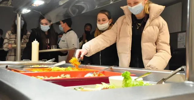 photo  premier service et pas mal de nouveautés pour les collégiens, ce jeudi 10 mars, au vieux chêne.  &copy;  le maine libre 