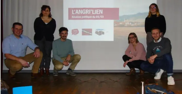 photo  c’est un partenariat gagnant entre les élus, l’association, et la future gérante que permet la réouverture du commerce du centre-bourg. audrey jousseaume (accroupie à droite), la gérante, avec les élus et responsables de sos 1 000 cafés.  &copy;  ouest-france 