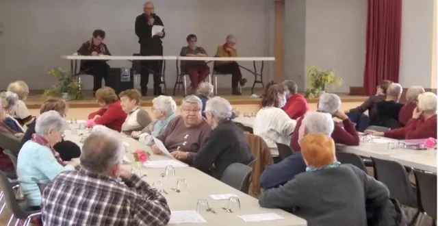 photo  les anciens étaient heureux de se retrouver.  &copy;  le maine libre 