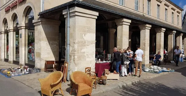 photo  samedi 12 mars, sous les halles, ils seront une quinzaine de professionnels pour les premières puces de fresnay 2022.  &copy;  archives michel duval 