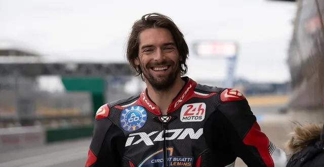 photo  camille lacourt en combinaison sur le circuit bugatti.  &copy;  aco 