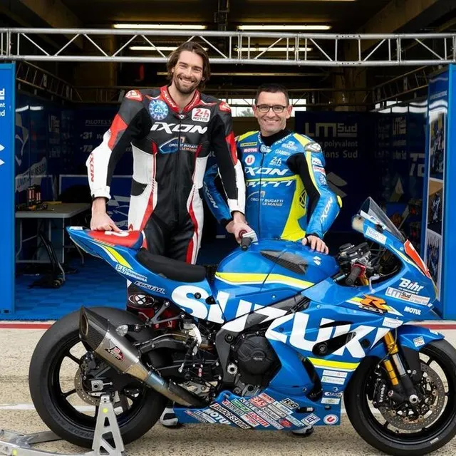 photo camille lacourt a testé le bugatti en passager avec damien saulnier, patron du team sert.  ©  aco