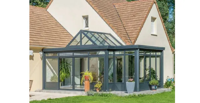 photo le mans. l’entreprise de menuiserie – métallerie hatton ets fabrique vérandas, pergolas, portails… &copy; hatton ets