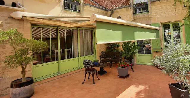 photo stores et pergolas : dans la sarthe, préparez le printemps avec storéferm !  &copy; storéferm le mans