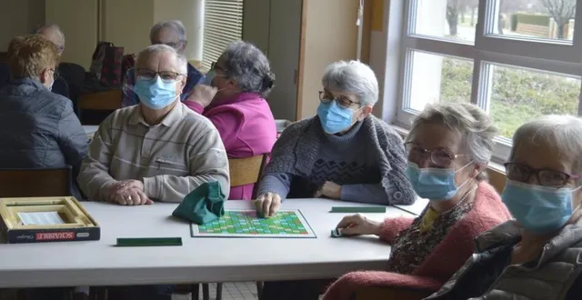 photo  les joueurs de scrabble se retrouvent tous les lundis.  &copy;  le maine libre 