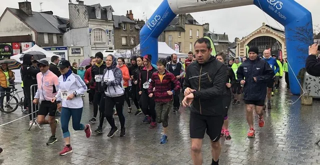 photo  la pluie n’a pas découragé les participants à l’urban trail organisé, ce dimanche 13 mars 2022, à flers, dans l’orne.  &copy;  ouest-france 