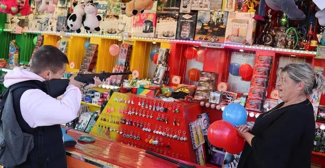 photo  la fête foraine du mans (sarthe) se réinstalle du 19 mars au 3 avril, sur le site du panorama.  &copy;  archives ouest-france 