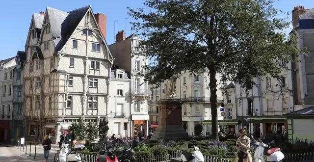 photo  la maison d’adam, place sainte-croix à angers (maine-et-loire), va être rénovée à partir de septembre prochain pour un montant total de trois millions d’euros.  &copy;  archives eddy lemaistre/ouest-france 