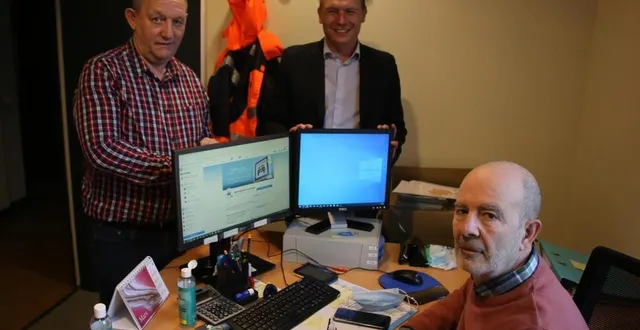 photo  frédéric beauchef, au centre, entouré de philippe richard, à gauche, et olivier mauraisin, à droite, ont rapidement mis sur pied une offre de covoiturage pour leurs administrés.  &copy;  ouest-france 