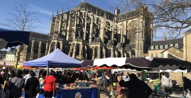 photo  les marchés des jacobins, au mans (sarthe), postule pour le titre de plus beau marché de france.  &copy;  archives ouest-france 