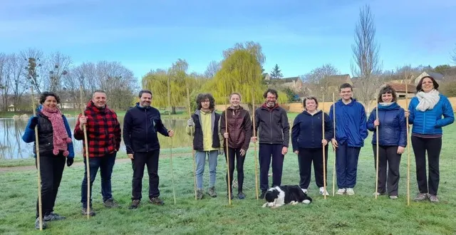 photo  la première initiation de qi gong du bâton a réuni une dizaine de personnes.  &copy;  le maine libre 