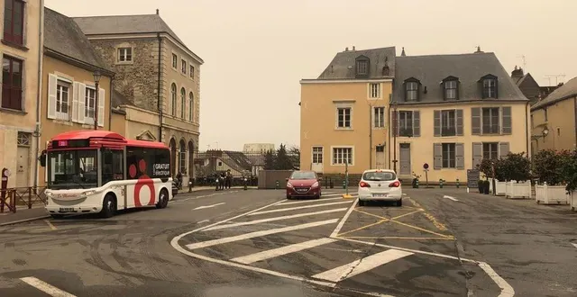 photo  la place saint-pierre au mans va être fouillée en deux endroits.  &copy;  le maine libre 