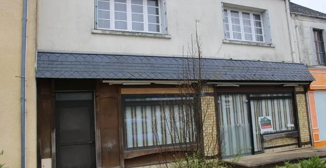 photo  la commune projette l’achat de l’ancienne boucherie-charcuterie, pour y installer un commerce de boulangerie-pâtisserie.  &copy;  photo : ouest-france 