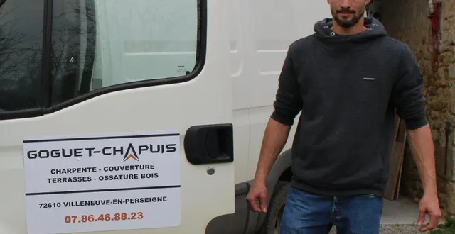 photo  baptiste goguet-chapuis, artisan charpentier-couvreur, propose ses services sur le territoire.  &copy;  ouest-france 