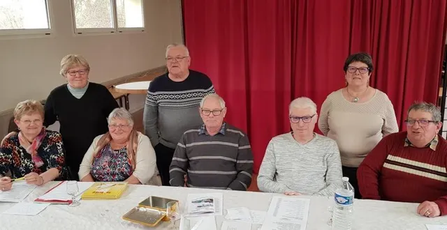 photo  les membres du bureau et odile davignon, présidente du club générations mouvement pays de bonnétable.  &copy;  le maine libre 
