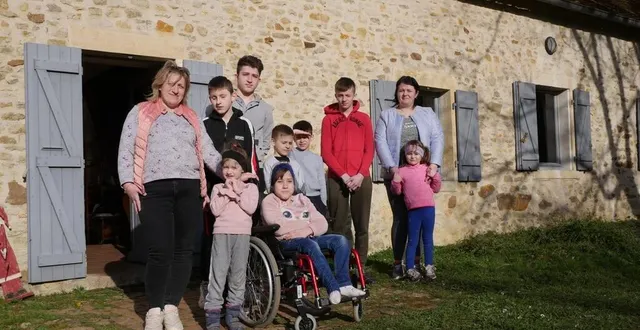 photo  valentyna (à g.), zoriana (à dr), et leurs enfants sont accueillis depuis le lundi 14 mars à notre-dame-du-pé.  &copy;  le maine libre 