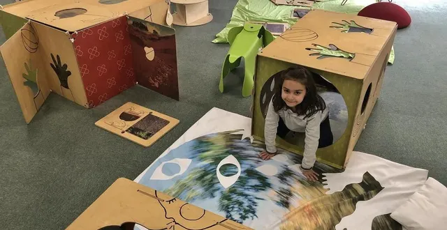 photo  comme mathilde, les jeunes enfants sont invités à découvrir l’exposition « le tout petit jeu » à la médiathèque de sablé-sur-sarthe dans le cadre de la semaine nationale de la petite enfance.  &copy;  photo : ouest-france 