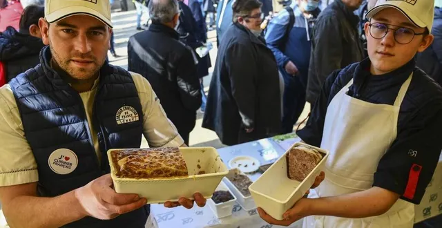 photo  edouard vidis et son apprenti louys vgnié, vainqueurs de la terrine de campagne sarthoise.  &copy;  denis lambert 
