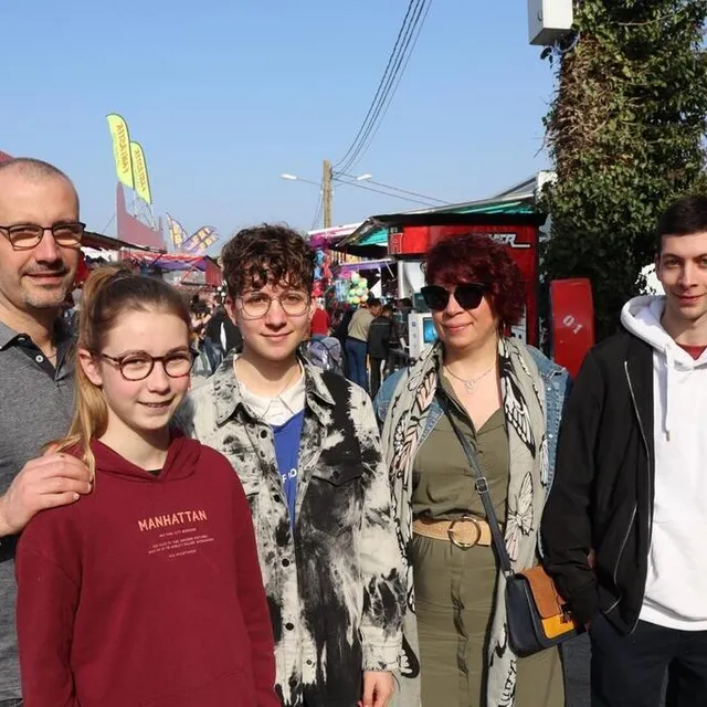 photo laurent, séverine et leurs enfants marine, noémie et xavier ont l’habitude de venir en famille à la fête foraine du mans (sarthe).  ©  ouest-france