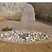 photo  le jardin du souvenir pourrait accueillir une colonne avec le nom des défunts, dont les cendres y ont été dispersées. 