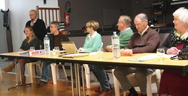 photo  de gauche à droite : stephen lemuet, chloé laffeter, daniel tarin (debout), fréderick laurent, marie-claude potier, trésorière ; yves héricourt, président, andré vinclair et janine barbey, secrétaire.  &copy;  ouest-france 