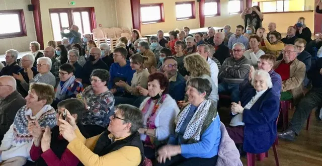 photo  pour sa 4e représentation, la troupe de théâtre, le merle raoul, jouait la pièce sexe et jalousie, à la salle des fêtes. depuis le lancement de la saison, la troupe n’avait encore jamais accueilli un si nombreux public. prochaines représentations, samedi 23 avril, à 20 h, à la salle communale de planches ; et dimanche 8 mai, à 15 h, à la salle du tahiti à gacé.  &copy;  ouest-france 