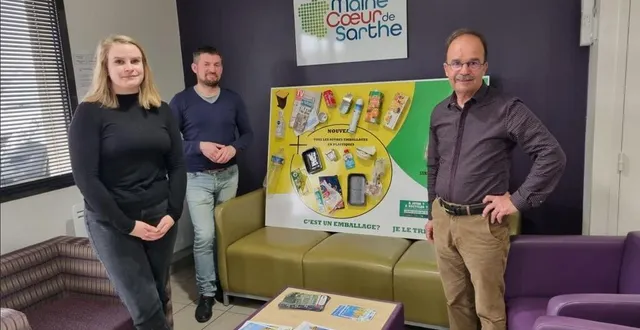 photo  alain besnier, vice-président délégué à l’environnement (à gauche) a présenté les nouvelles règles de collecte des déchets ménagers, accompagné par nicolas letourmy, responsable environnement, et marion, stagiaire  &copy;  photo : ouest-france 