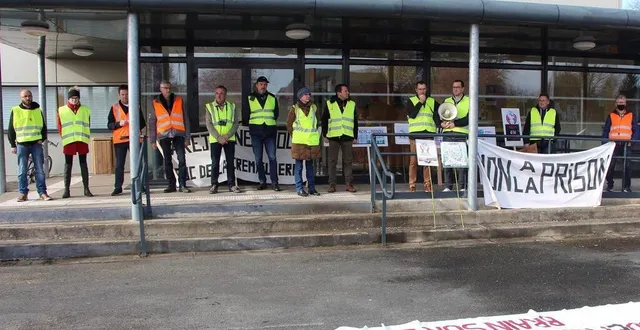 photo  le conseil d’administration, au complet, est unanime : les riverains sont déterminés et ne lâcheront rien !  &copy;  ouest-france 