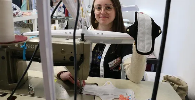 photo  cassandra reine, 21 ans, est assistante technique à l’atre, à alençon. c’est elle qui a conçu les modèles de serviettes périodiques lavables.  &copy;  ouest-france 