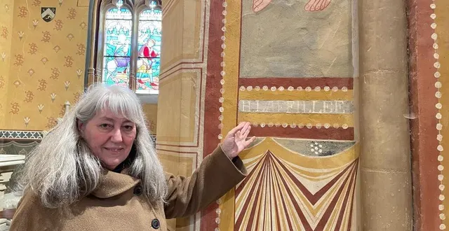 photo  véronique legoux a présenté les travaux de restauration des fresques qu’elle a dirigés dans l’église saint-julien de poncé.  &copy;  le maine libre 