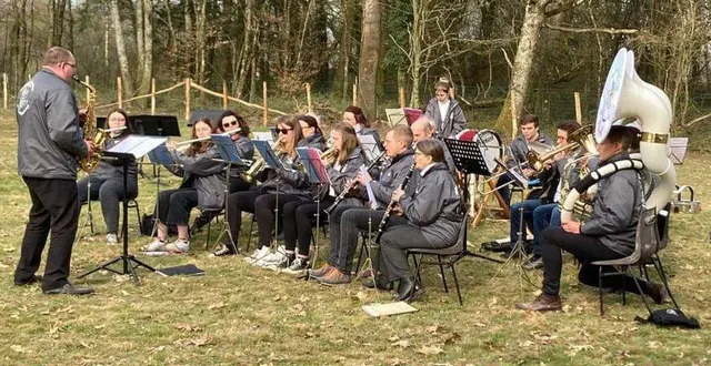 photo  un concert en plein-air pour l’harmonie lucéenne.  &copy;  le maine libre 