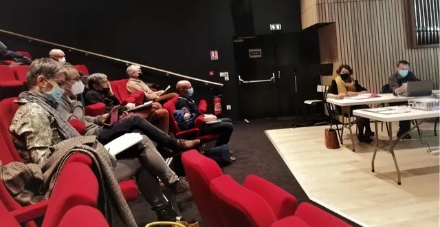 photo  nathalie dupont, présidente de l’orée de bercé-belinois, a présenté au dernier conseil communautaire un rapport d’orientation budgétaire en équilibre.  &copy;  ouest-france 