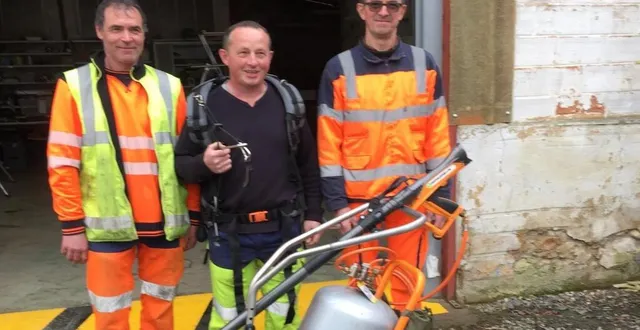 photo  une démonstration publique a été faite, samedi, par les techniciens rémi péan, yannick léguillon, michel deshayes (de gauche à droite).  &copy;  ouest-france 