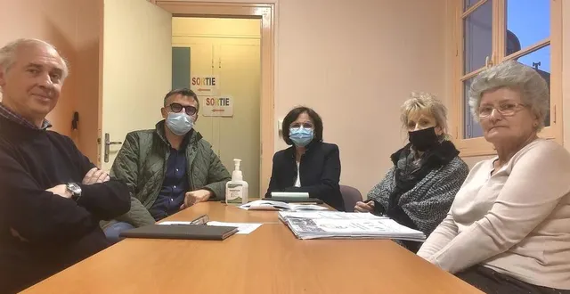 photo  cinq des sept conseillers municipaux de groupe d’opposition sablé au cœur se sont réunis lundi 21 mars 2022, dans leur local de la rue gambetta.  &copy;  photo : ouest-france 